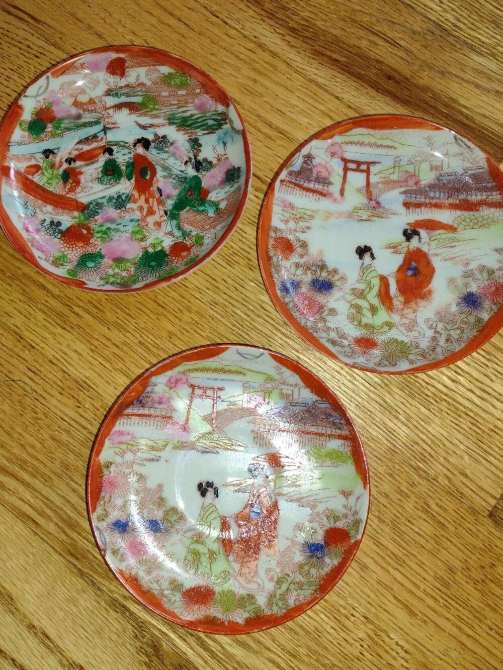 Set of Three Lovely Vibrant Vintage Handpainted Vintage Japanese Plates